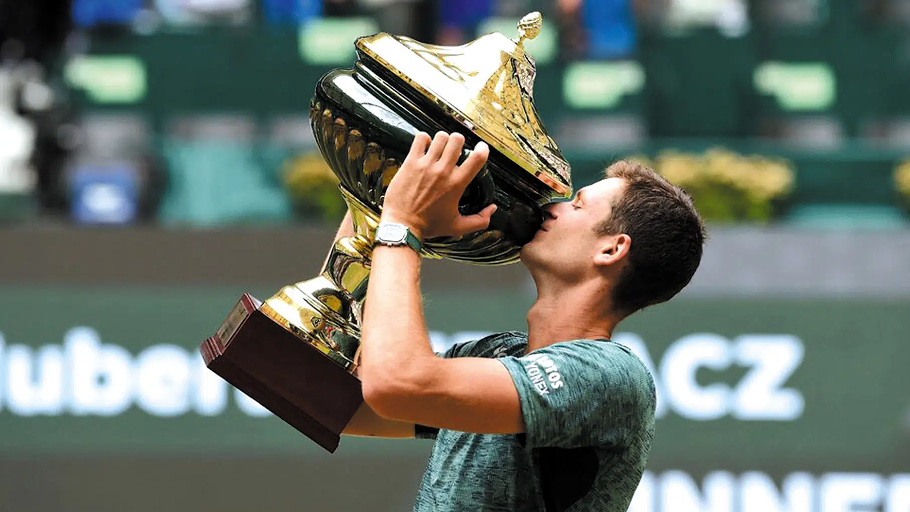 Hurkacz złamał pierwszą rakietę