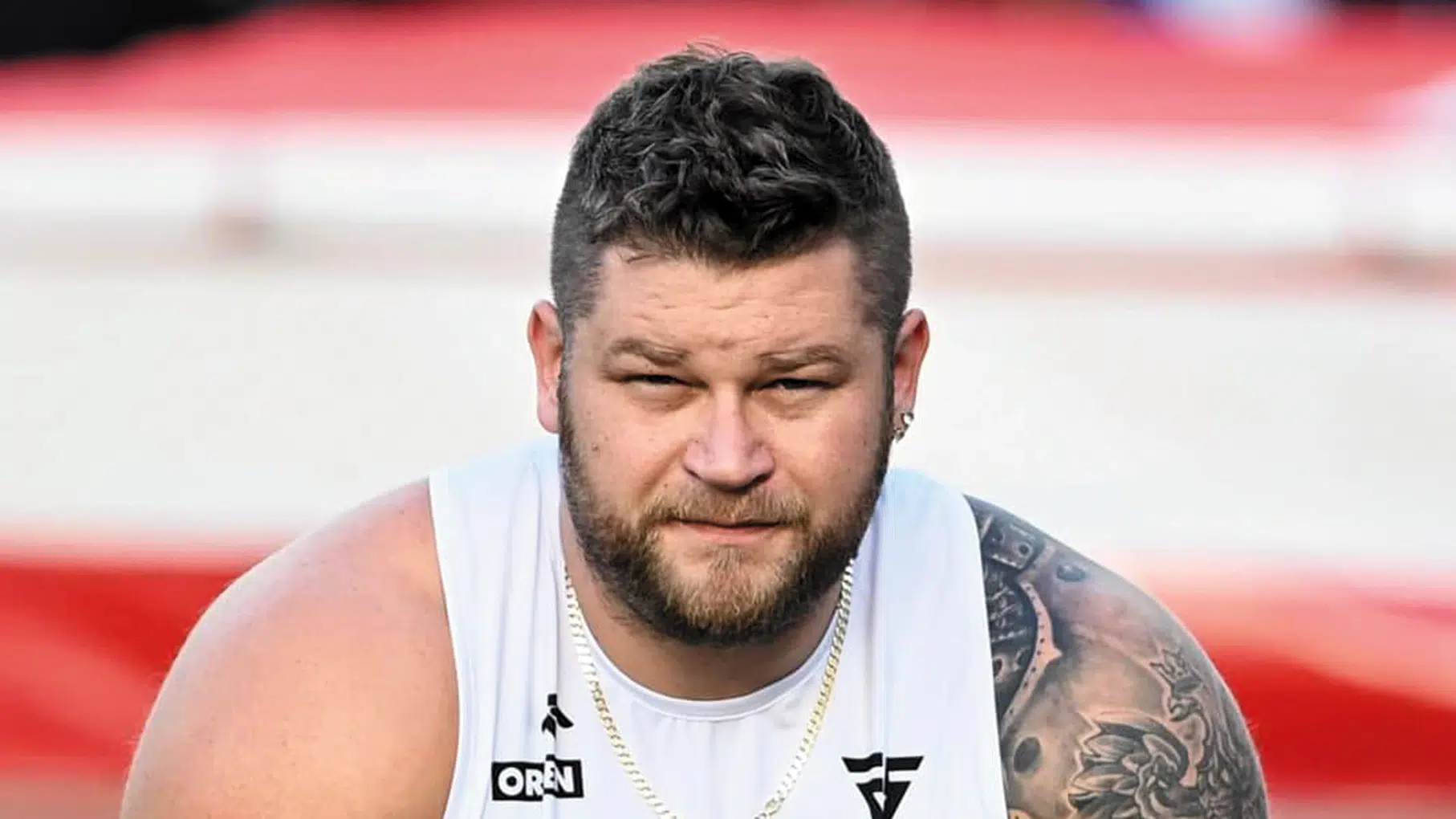 Młociarze wyrzuceni na aut