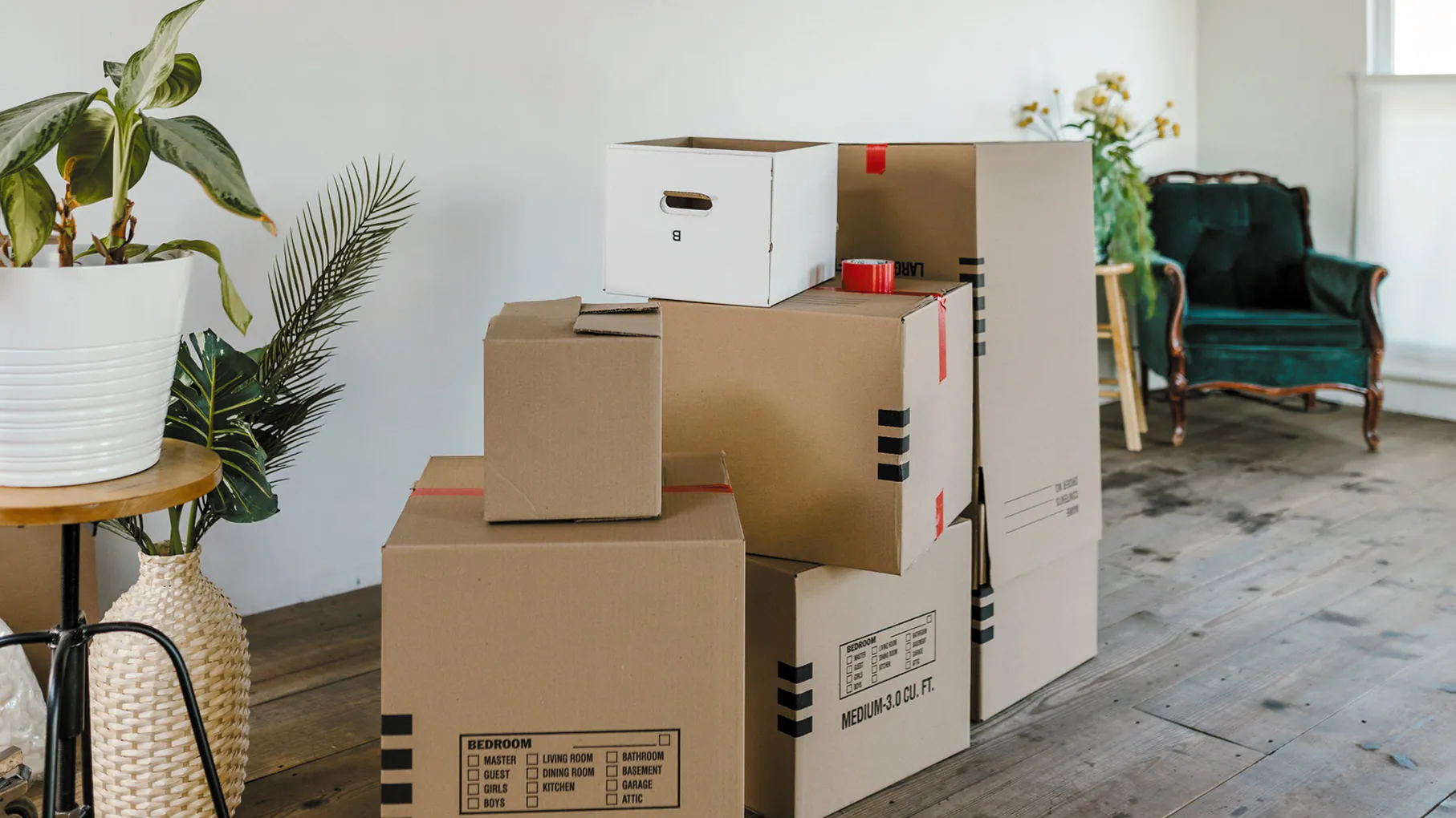 Sprzedaż mieszkań siadła o połowę