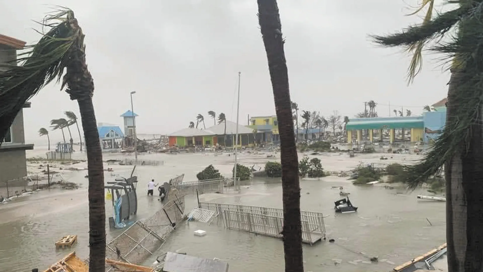 Huragan zamienił miasta w jeziora