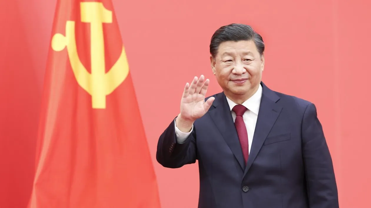 Profile: Xi Jinping leads China on new journey