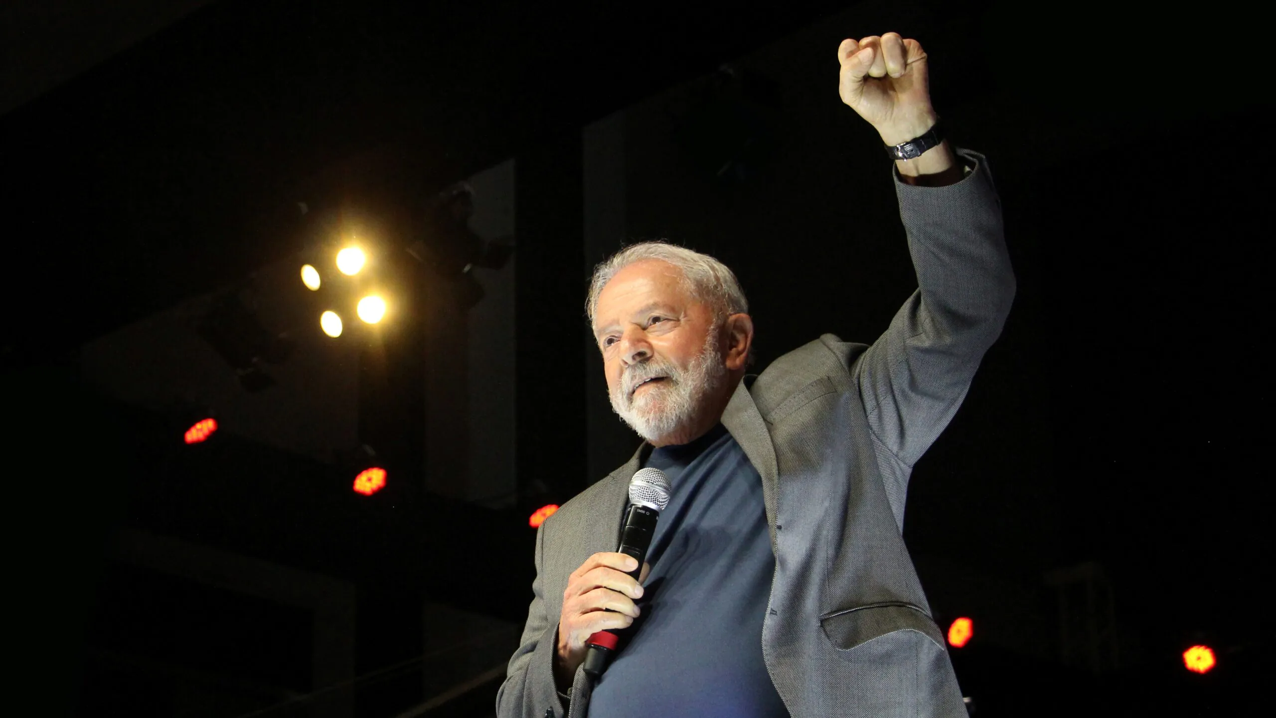 Lula zjednoczy podzielony kraj?