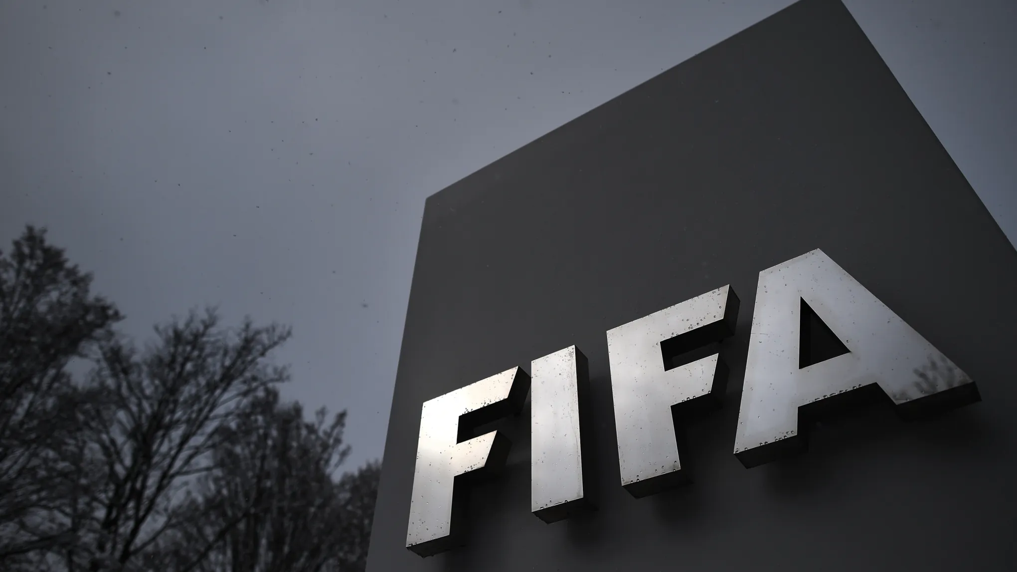 Koniec mrocznego imperium?