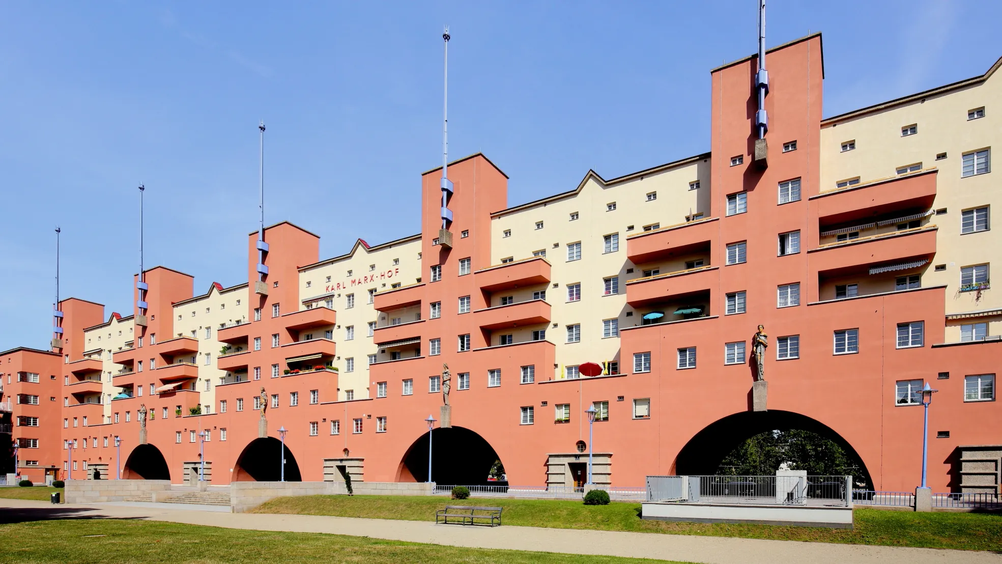 Czas na „Czerwoną Warszawę”?