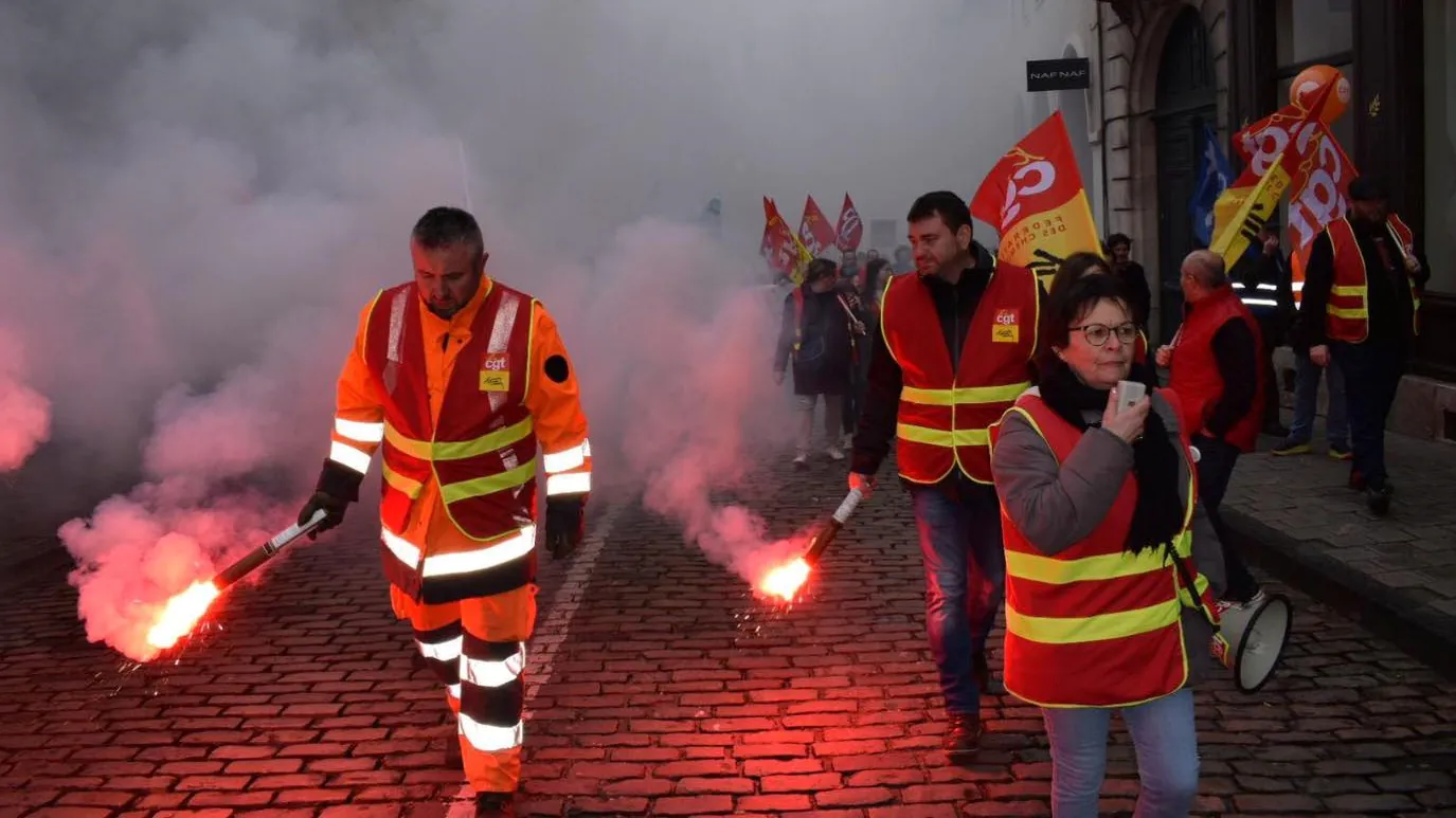 Macron rozpalił ulicę