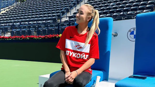 Władze tenisa grożą małym palcem