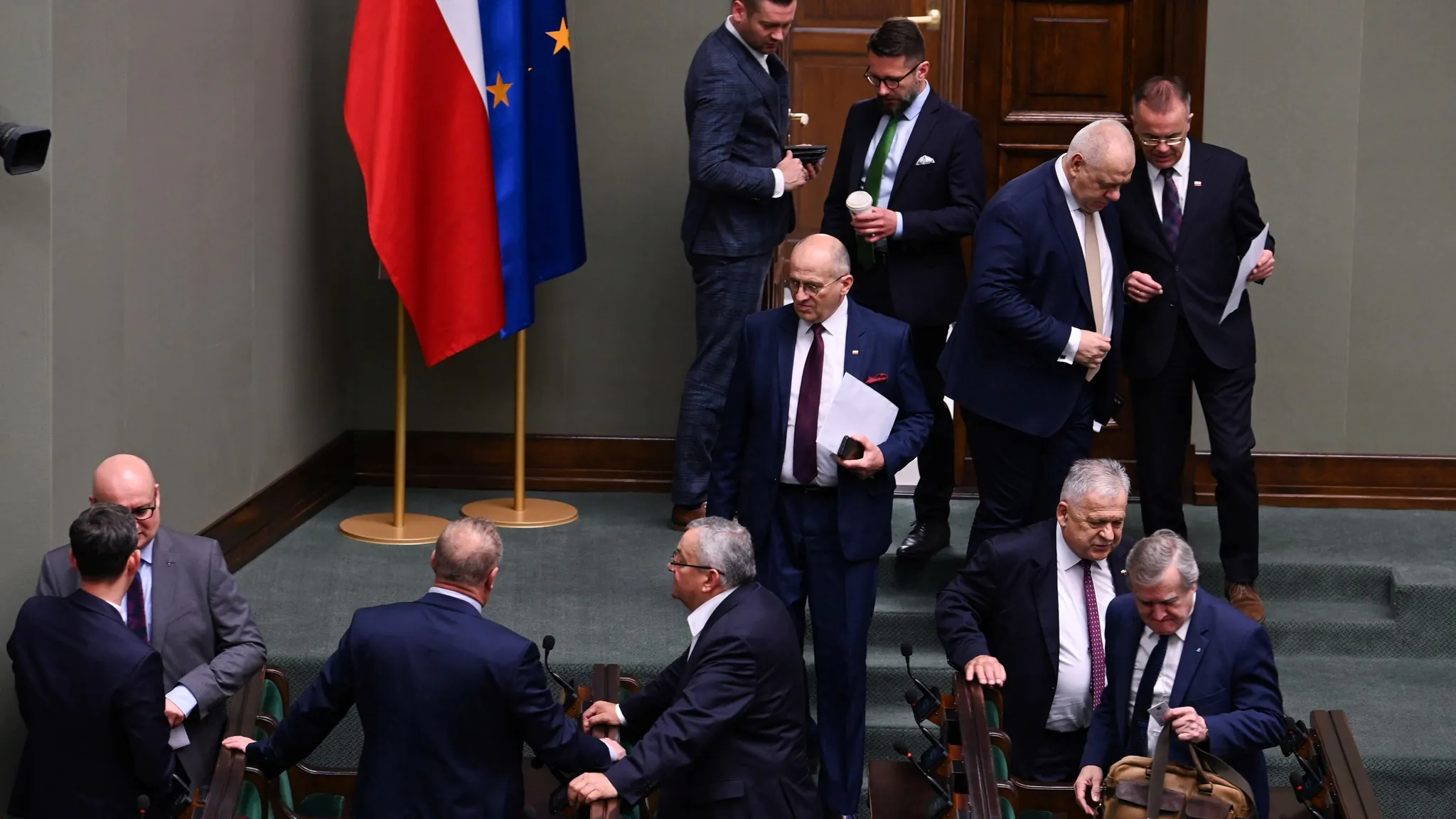 Pisowski strzał w kolano