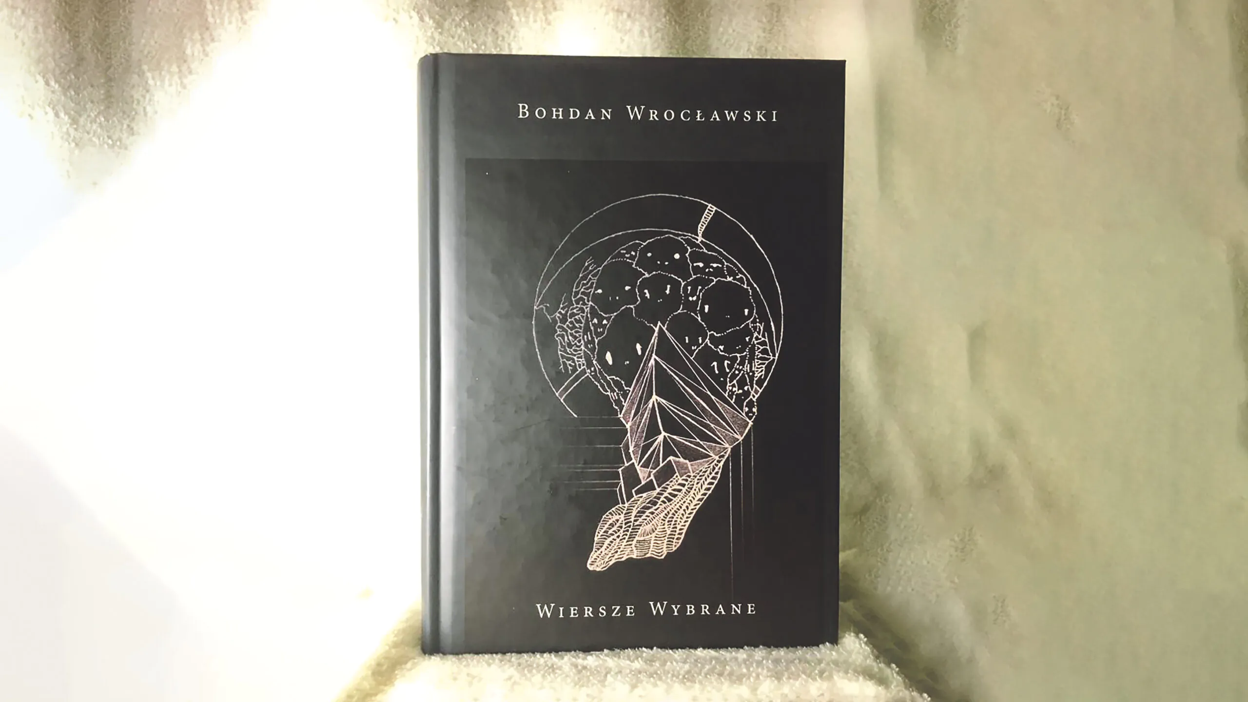 Między „ciszą kosmosu” a „cierpkim zapachem niedojrzałych jabłek”