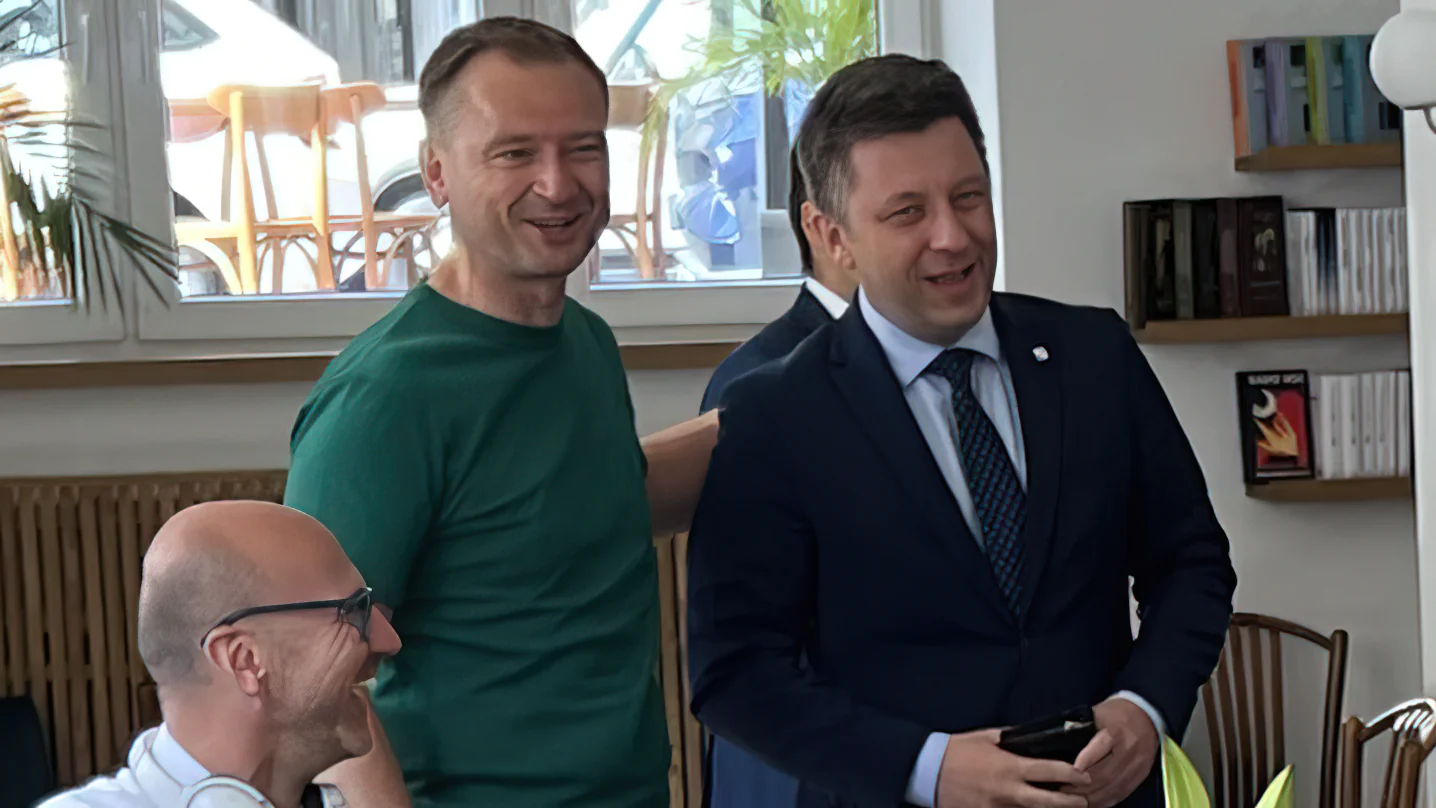 Generałowie się bawią, żołnierze walczą