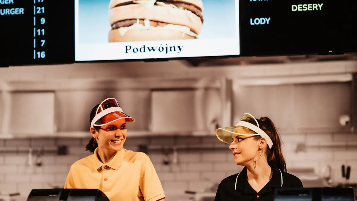 Deszcz frytek w Pałacu Kultury