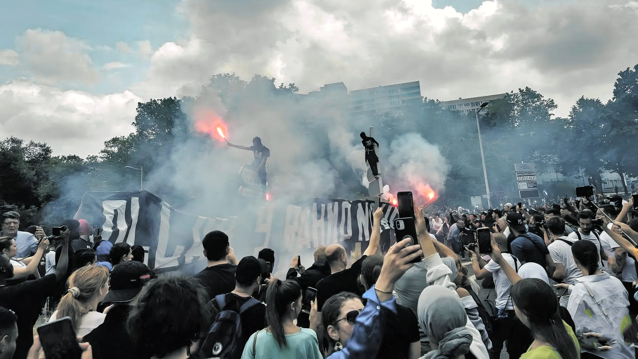 Największe zamieszki od lat