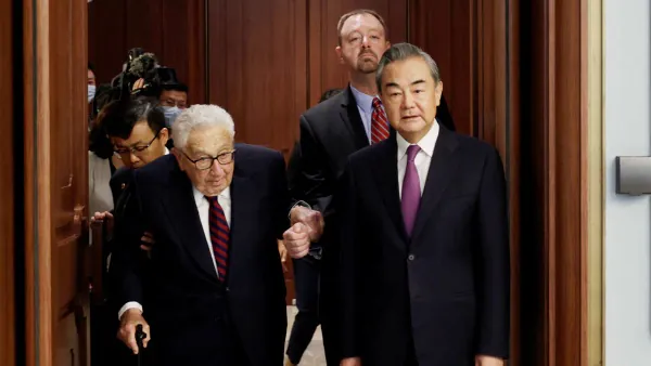 Wang Yi spotkał się z byłym sekretarzem stanu USA – Henrym Kissingerem