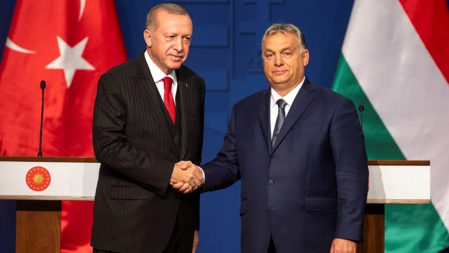 Erdogan wykonał gest w kierunku Orbana