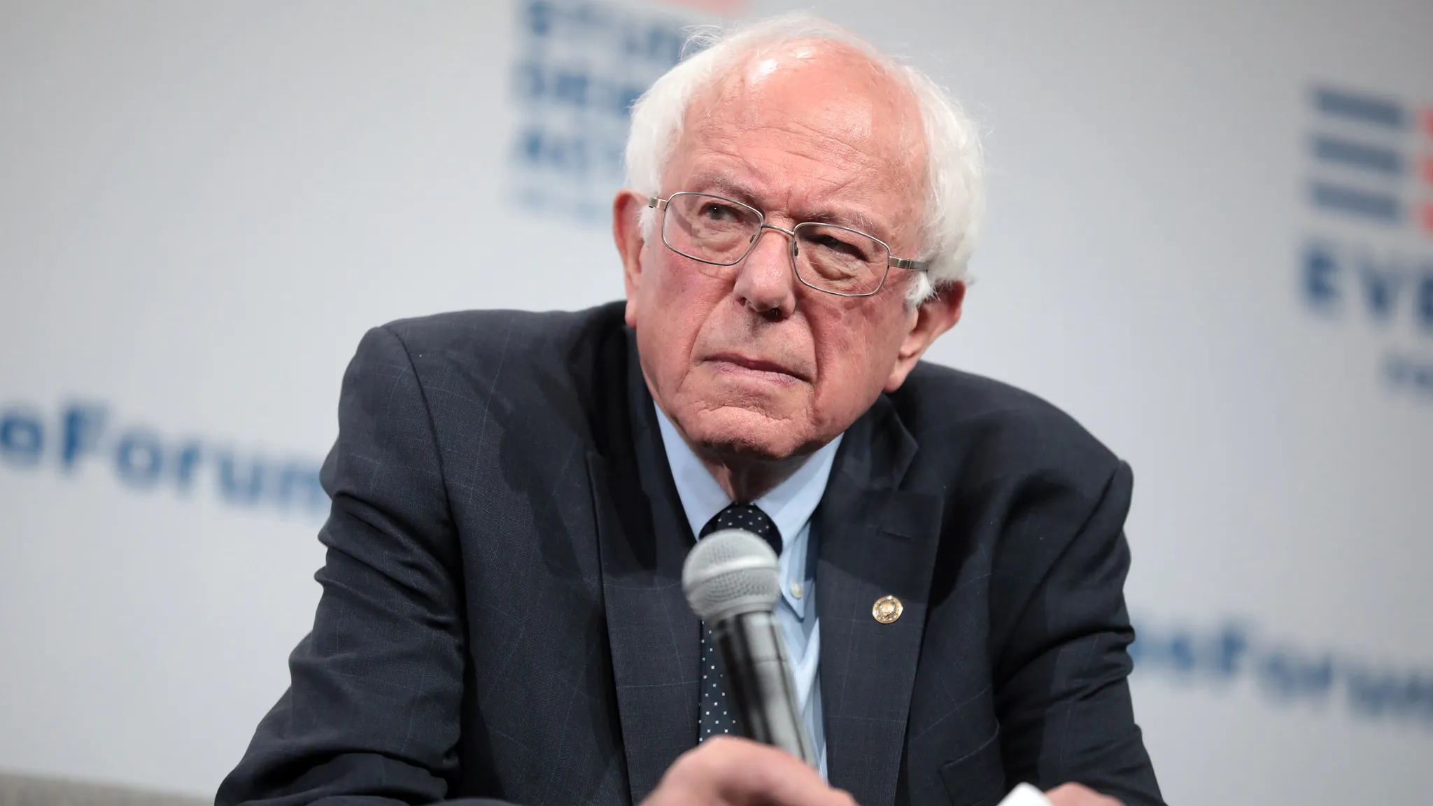Sanders ogłasza ponadpartyjny projekt ustawy dla ochrony zdrowia