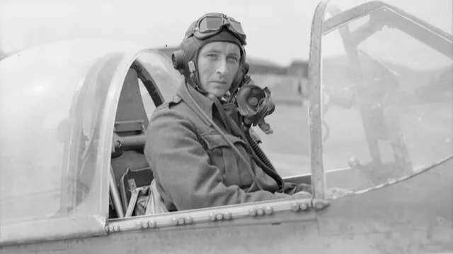 Listopadowe rocznicowe zadumanie. Stanisław Skalski, niezwykły lotnik biało-czerwonej szachownicy