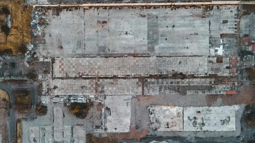 Miasta się wyludniają, deweloperka zarabia