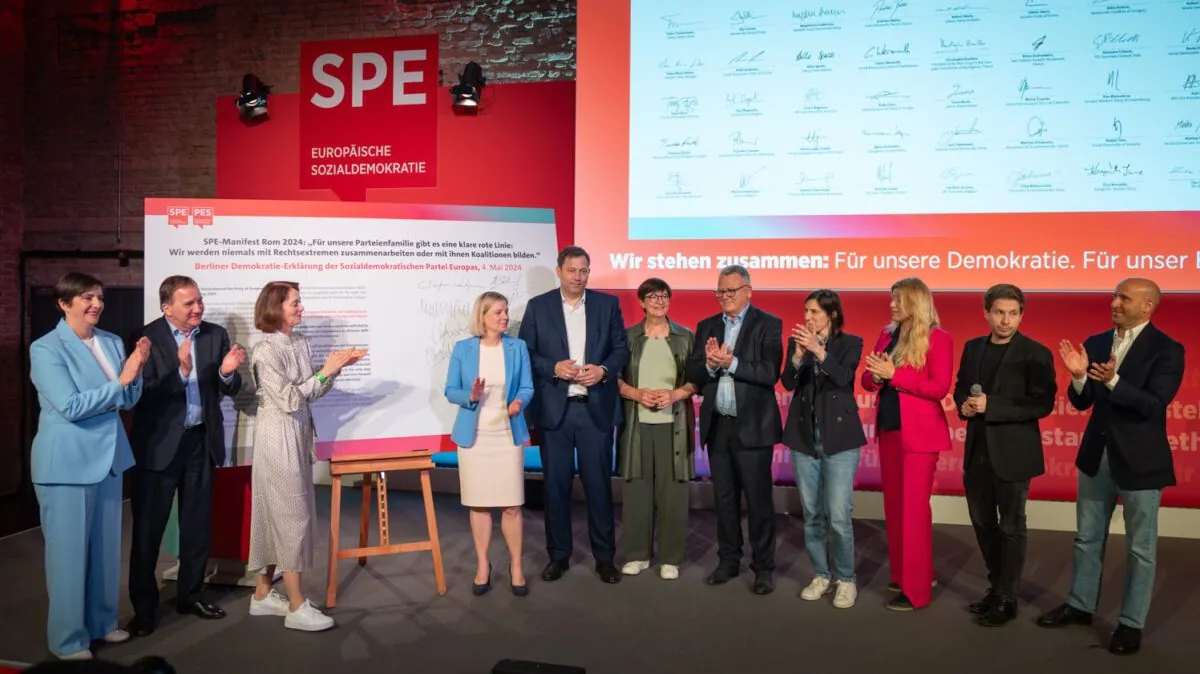 Berliński mur przeciwko skrajnej prawicy