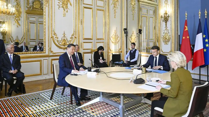 Trójstronne spotkanie przywódców Chin, Francji i UE w Paryżu