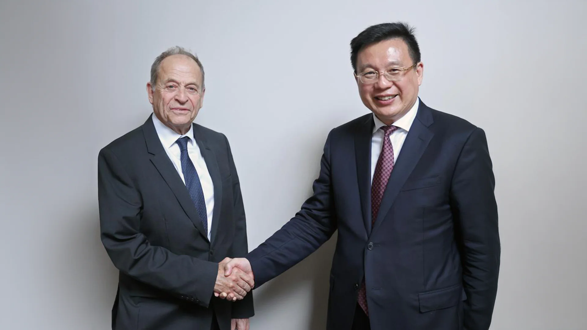 Xinhua president meets honorary president of Britain’s 48 Group Club