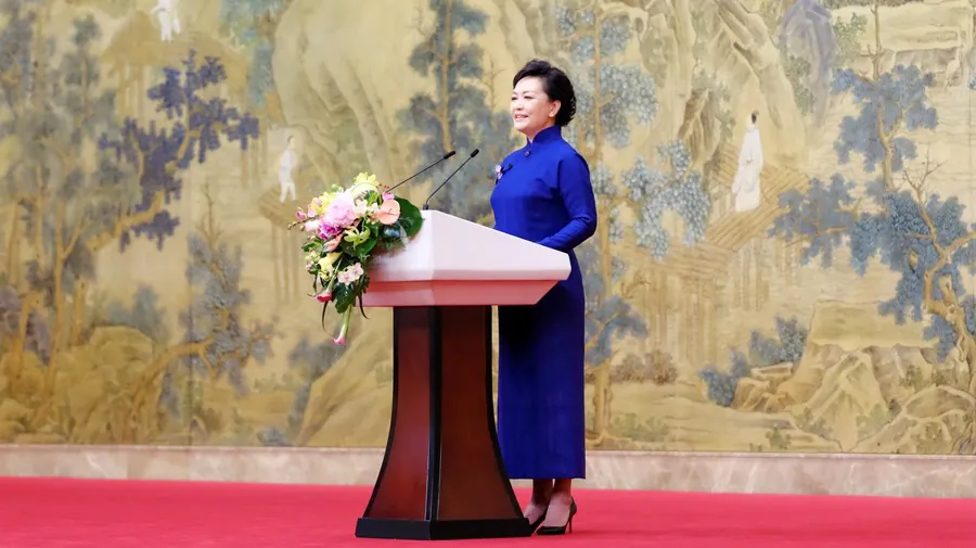 Peng Liyuan i małżonki przywódców wielu afrykańskich krajów wzięły udział w chińsko-afrykańskiej konferencji na temat edukacji kobiet