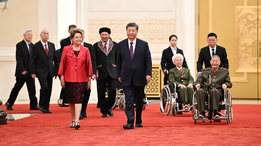 Ceremonia wręczenia odznaczeń państwowych z okazji 75 rocznicy powstania ChRL