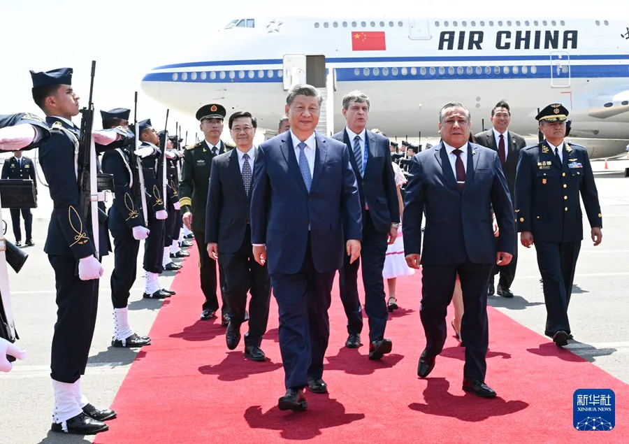 Xi Jinping przybył do stolicy Peru Limy z wizytą państwową i na spotkanie APEC