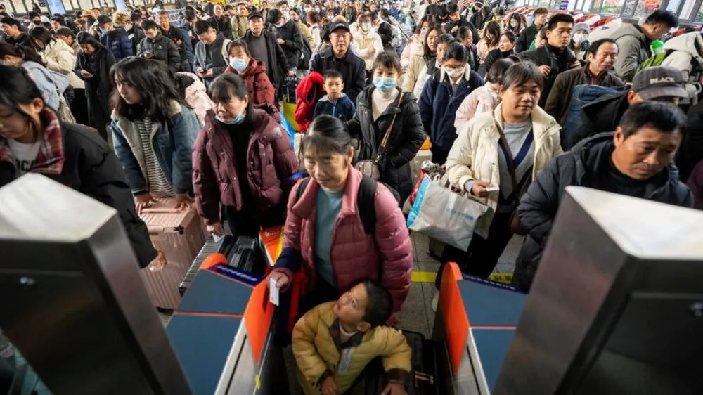 (China Economic Roundtable) Economic Watch: China prepares for record-breaking Spring Festival travel rush with enhanced services