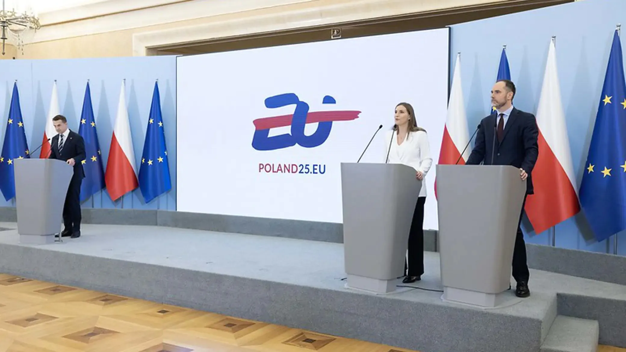 Bez pociągu do rurociągu. Prezydencja polska, problemy światowe