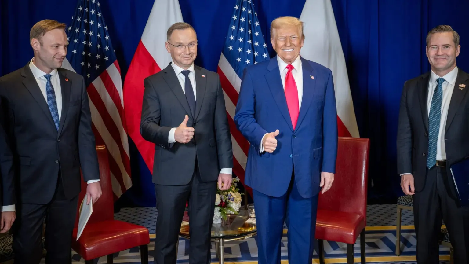 Polscy politycy na kolanach przed „królem USA”