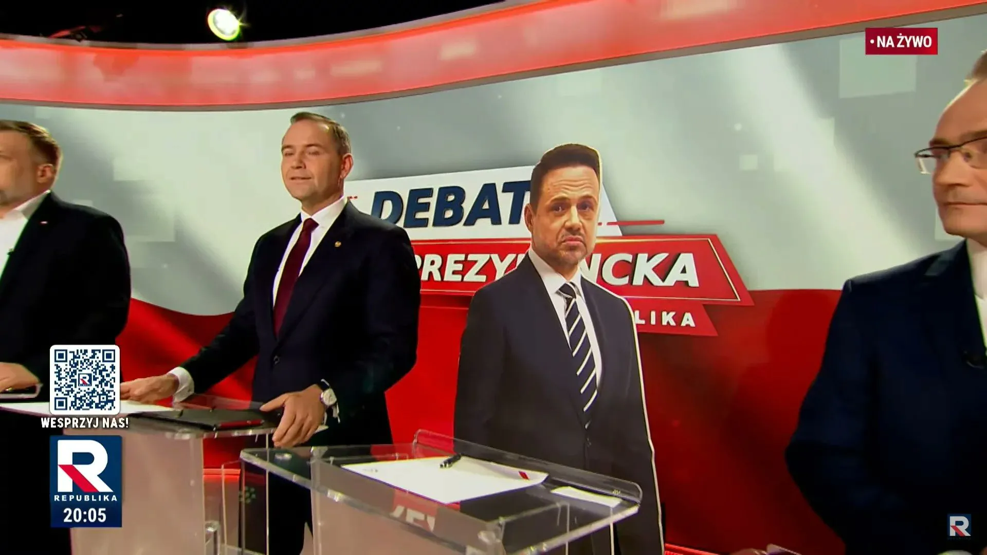 Trzaskowski z tektury, pytania o płcie, hasła o „eurokołchozie”. Taka była debata w Republice