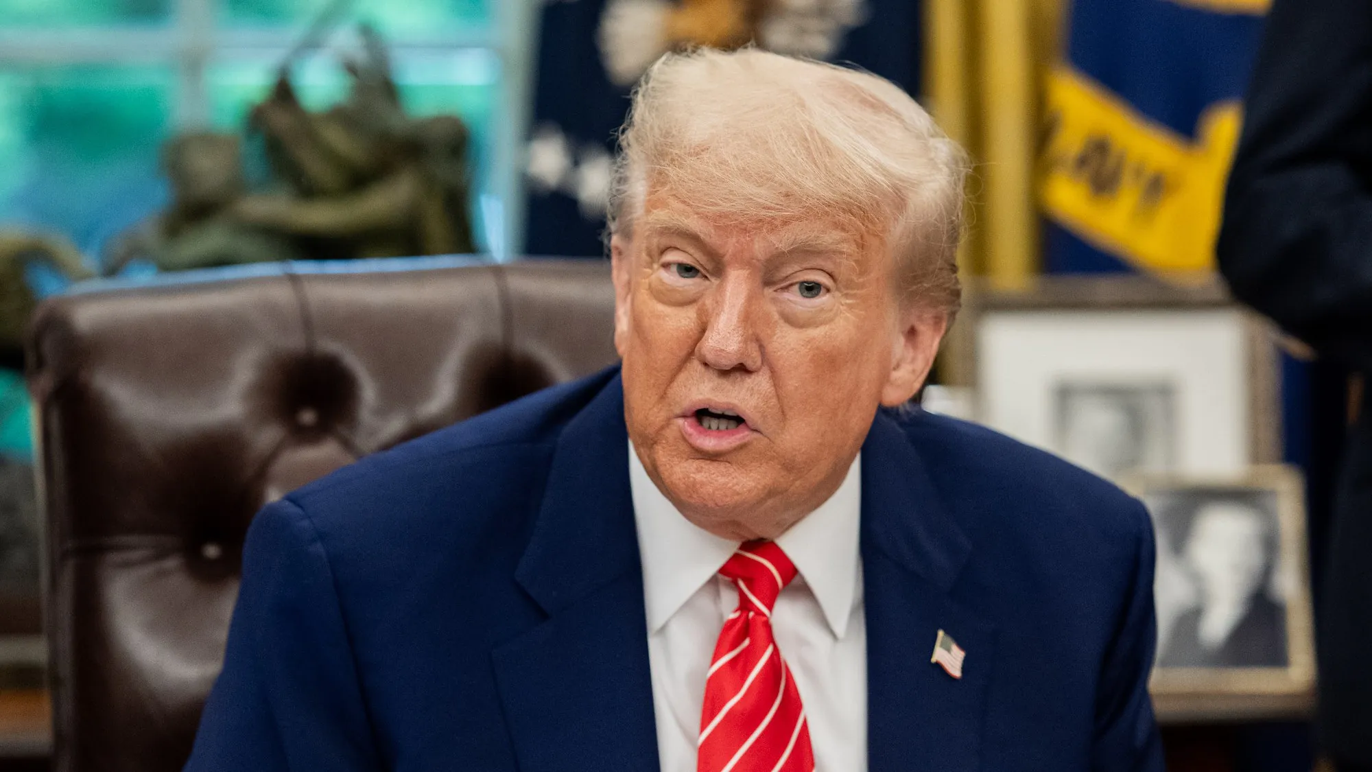 Trump wraca na Bliski Wschód po dolary i poklask