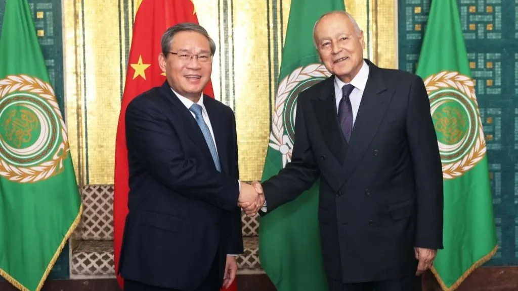 Spotkanie premiera Chin z sekretarzem generalnym Ligi Państw Arabskich