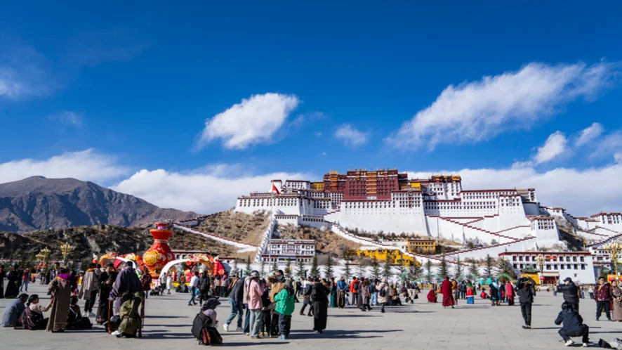 Religious rituals fundamental source of legitimacy for Living Buddha reincarnation: article