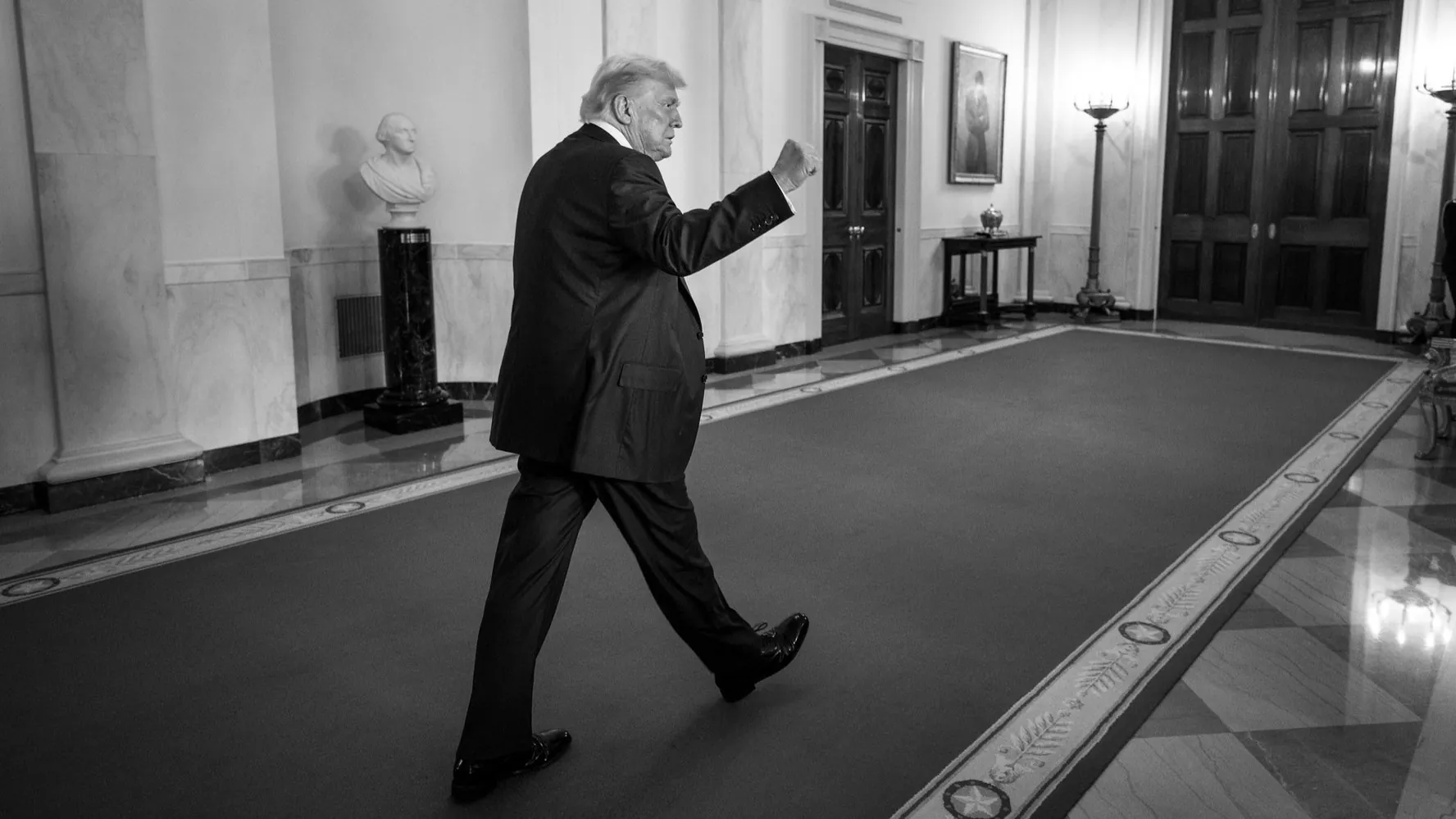 Imperium w teatrze lalek. Dlaczego Trump grozi, a nikt się nie boi?