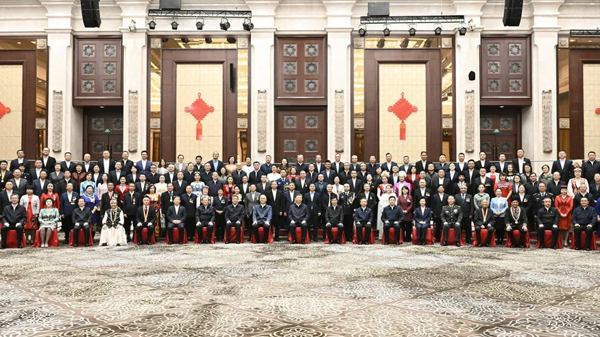 Xi Jinping spotkał się z przedstawicielami różnych grup Xinjiangu