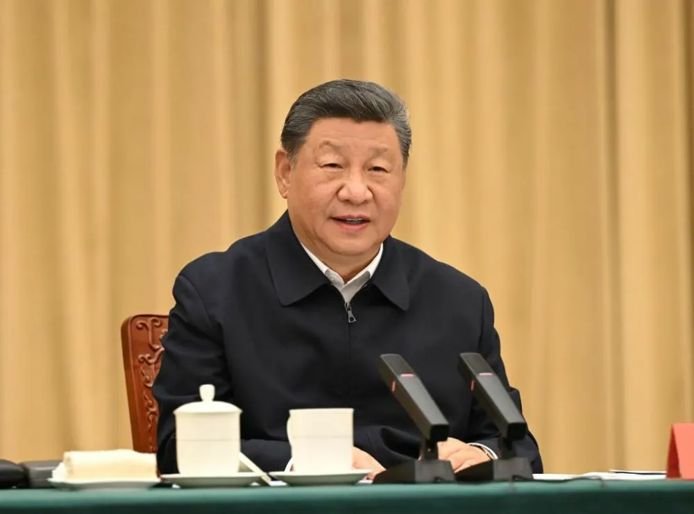 Xi Jinping podkreśla znaczenie budowy socjalistycznego, nowoczesnego Xinjiangu