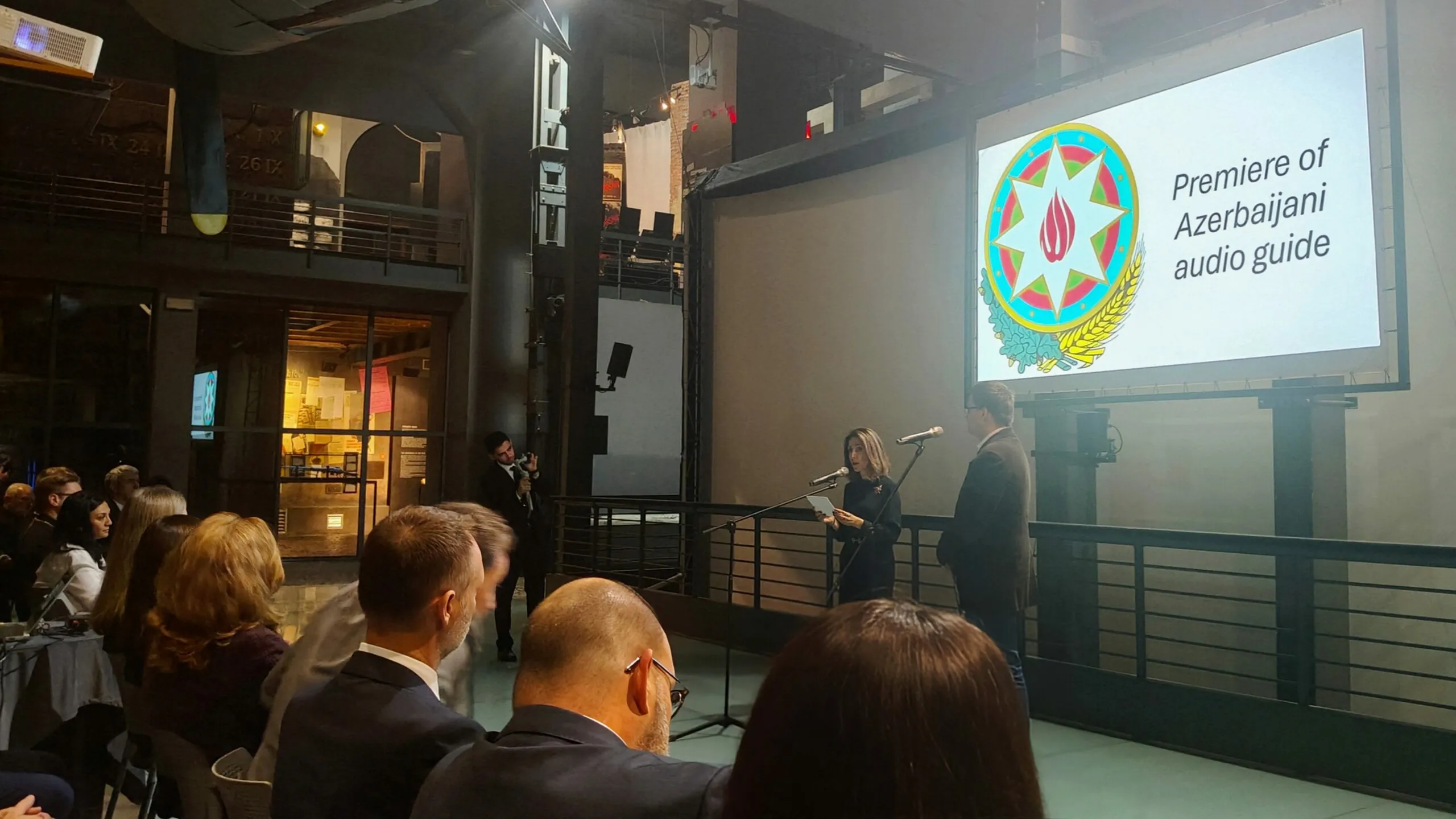 Most między Warszawą a Baku. Audioprzewodnik o Powstaniu Warszawskim po azersku