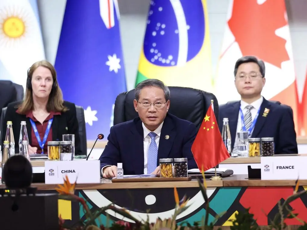 Premier Chin wziął udział i wygłosił przemówienie podczas pierwszej sesji 20. Szczytu G20