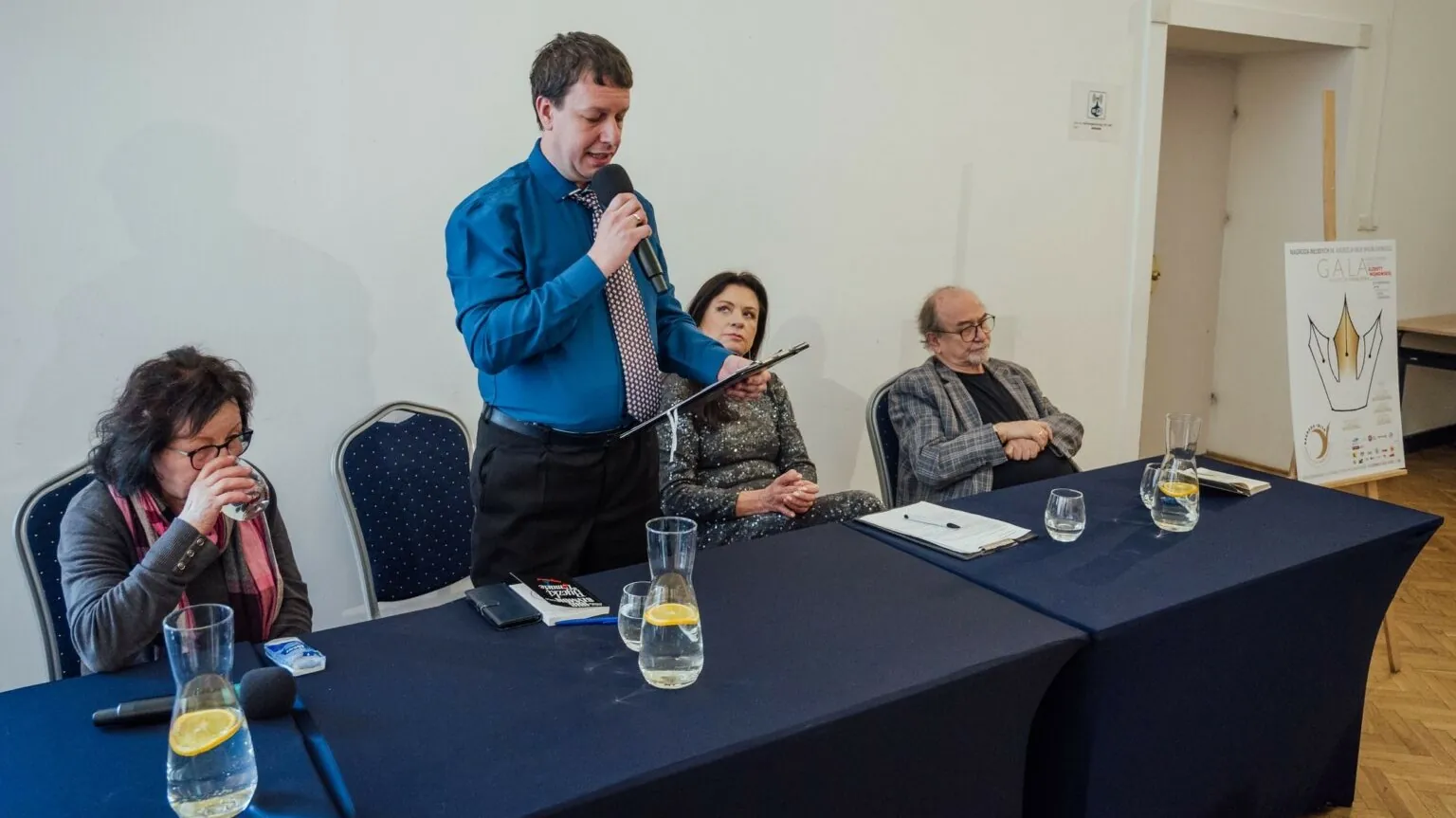 „Chcę, żeby czytelnik odkrył coś, czego nie wiedział”. Rozmowa z Adamem Sęczkowskim, redaktorem naczelnym Odkrywamy Idoli