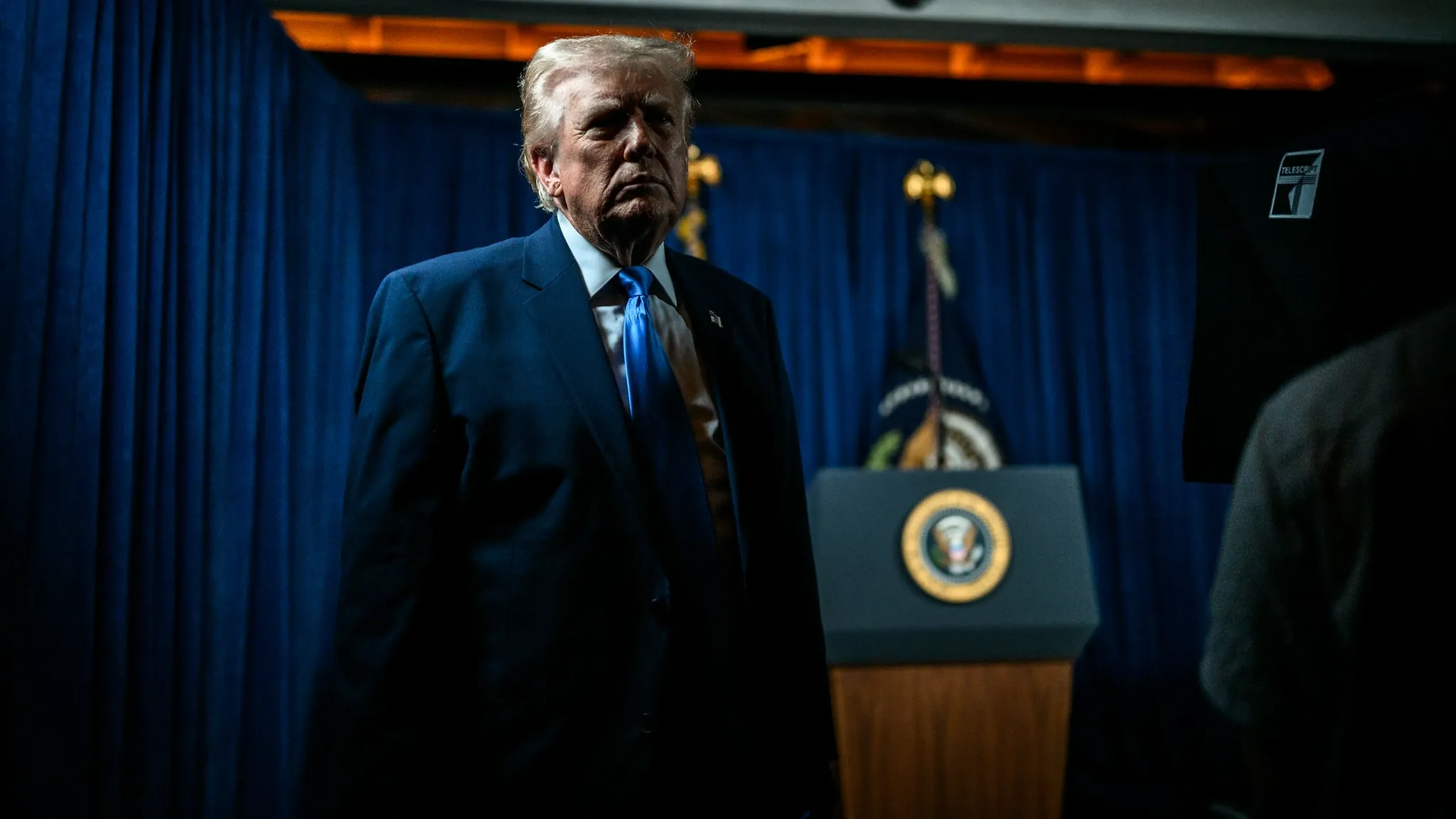 Trump ogłasza „całkowite zamknięcie” przestrzeni powietrznej nad Wenezuelą. Caracas mówi o „kolonialnej agresji”