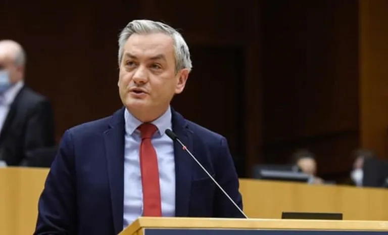 Robert Biedroń negocjuje „Global Europe”. Setki miliardów euro w nowym budżecie UE