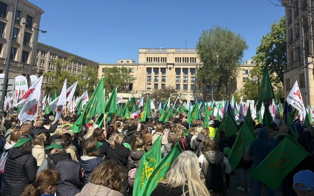 Pracownicy ZUS protestują pod Ministerstwem Finansów. „Nie jesteśmy automatami”